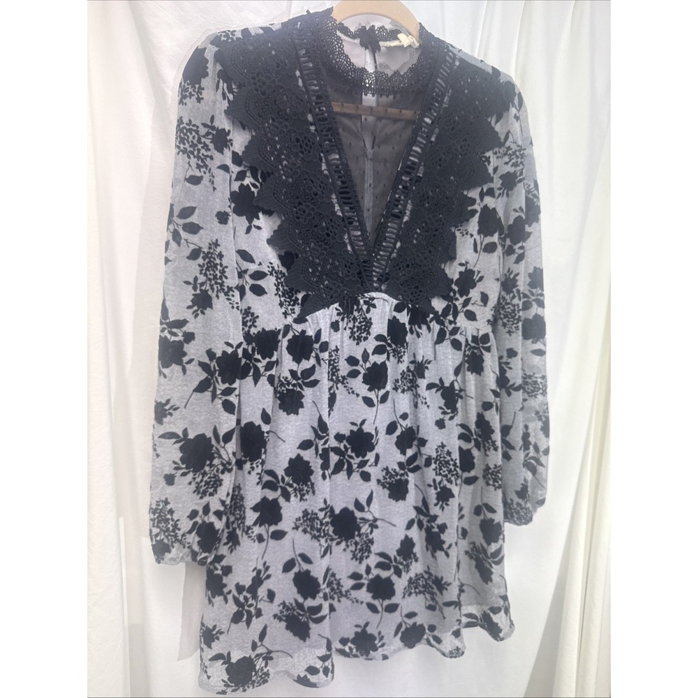 Entro High Neck LAce Floral Velvet Burnout Dress Size M, EUC - Whimsigoth Witchy